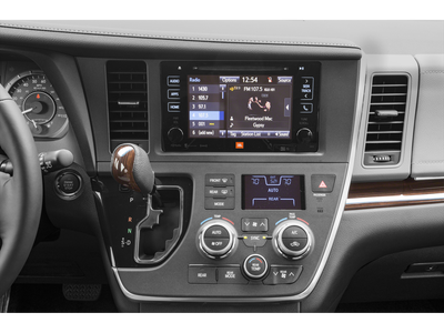 2015 Toyota Sienna XLE Minivan 4D