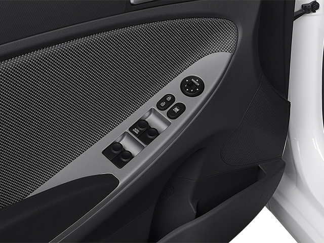 2013 Hyundai Accent SE Hatchback 4D