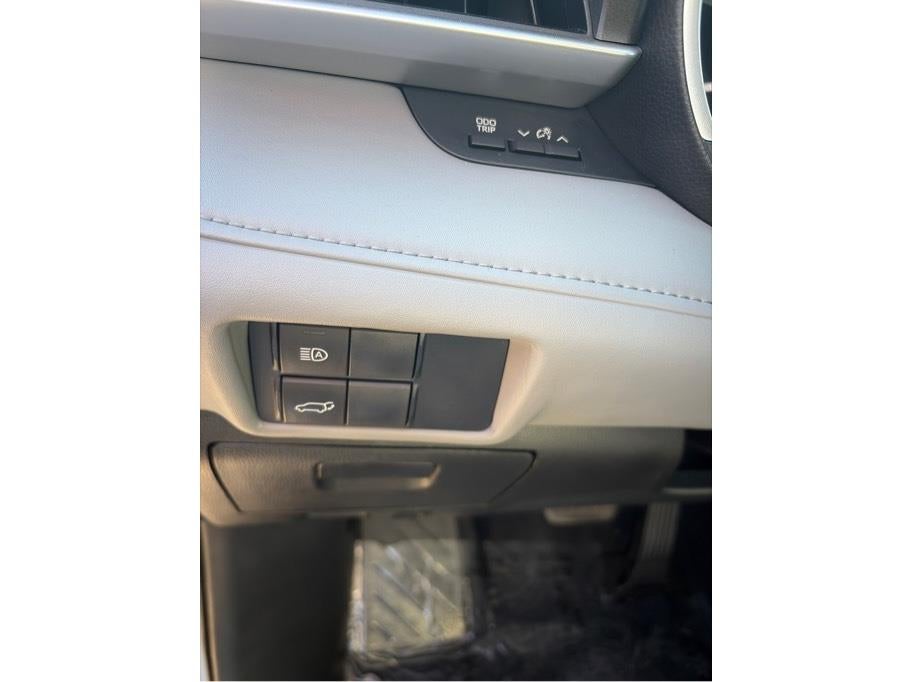 2021 Toyota Highlander XLE Sport Utility 4D