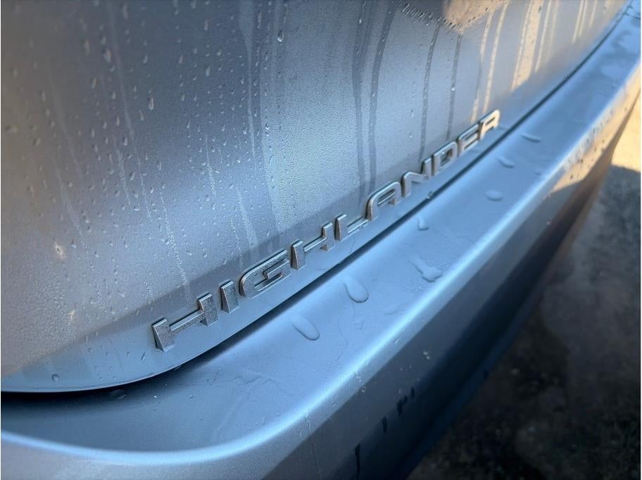 2021 Toyota Highlander XLE Sport Utility 4D