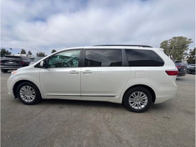 2017 Toyota Sienna XLE Premium Minivan 4D