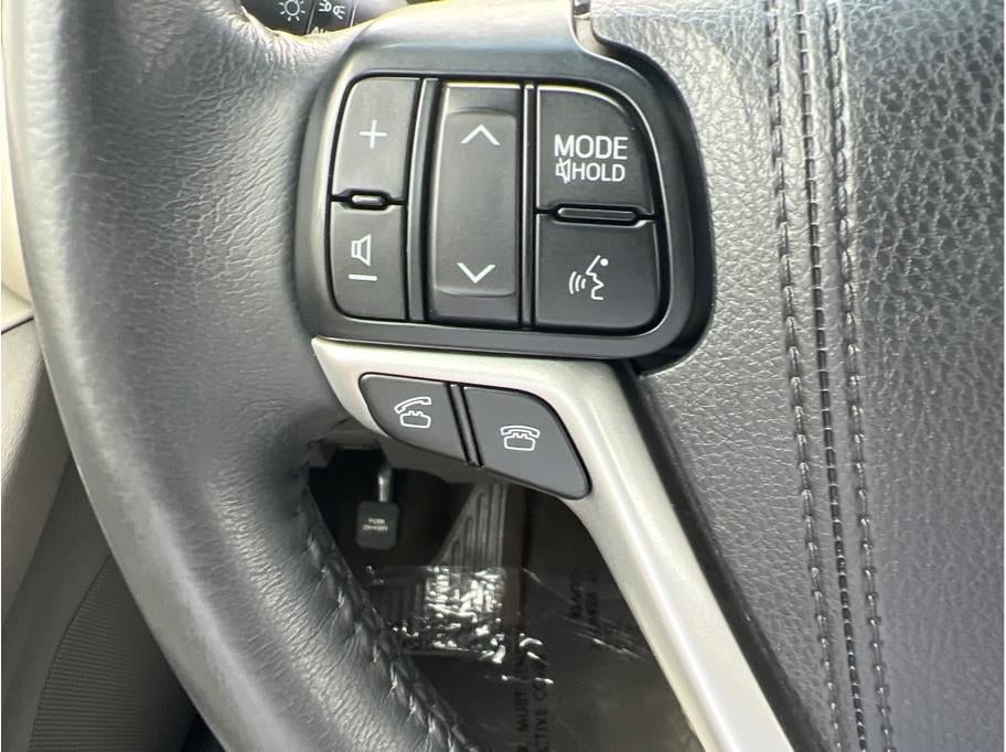2017 Toyota Sienna XLE Premium Minivan 4D