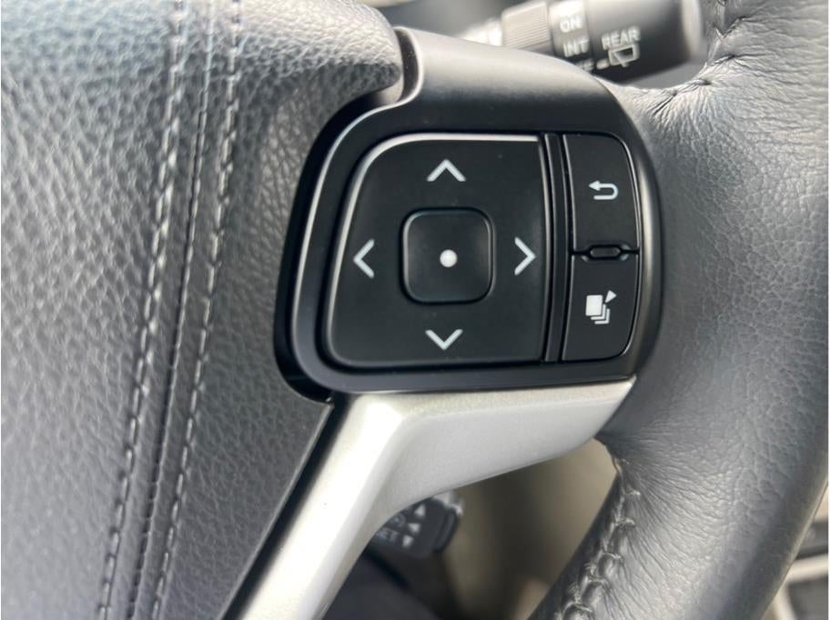 2017 Toyota Sienna XLE Premium Minivan 4D
