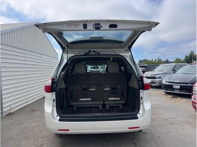 2017 Toyota Sienna XLE Premium Minivan 4D