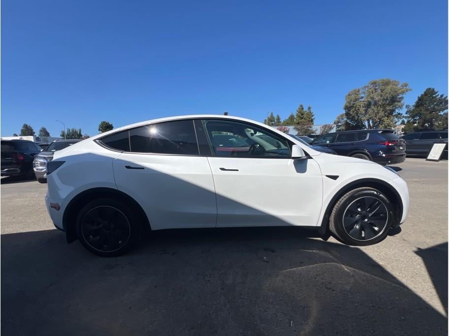 2023 Tesla Model Y Long Range Sport Utility 4D