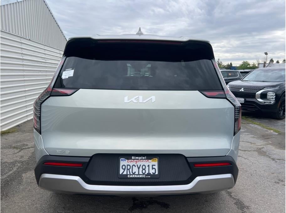 2024 Kia EV9 Light Long Range Sport Utility 4D