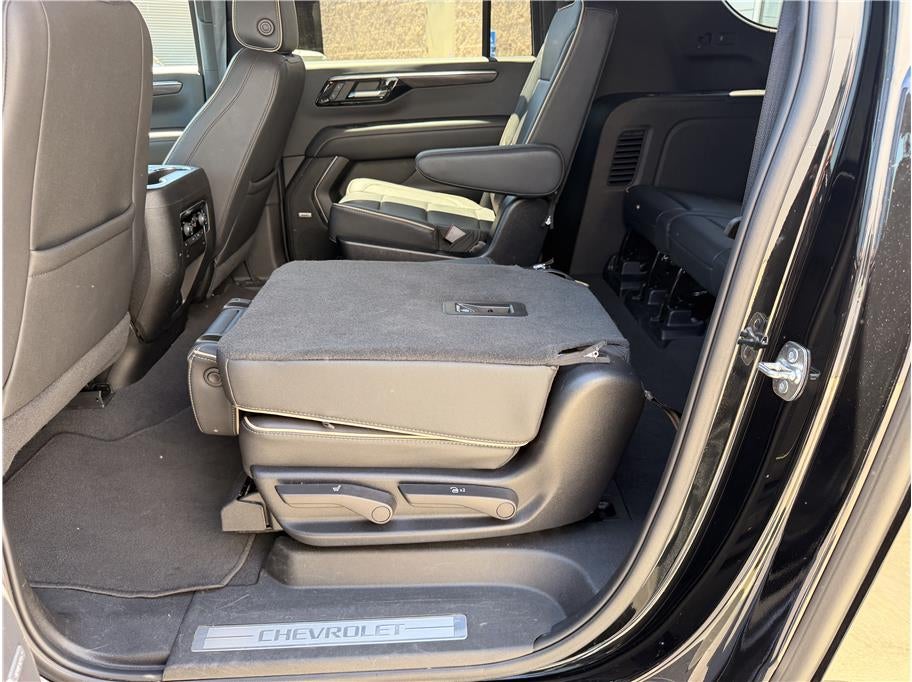2025 Chevrolet Suburban Premier Sport Utility 4D