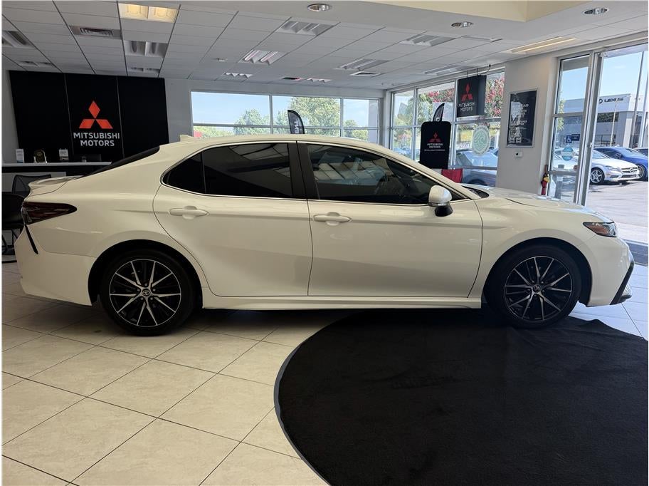 2024 Toyota Camry SE Sedan 4D
