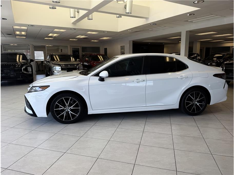 2024 Toyota Camry SE Sedan 4D