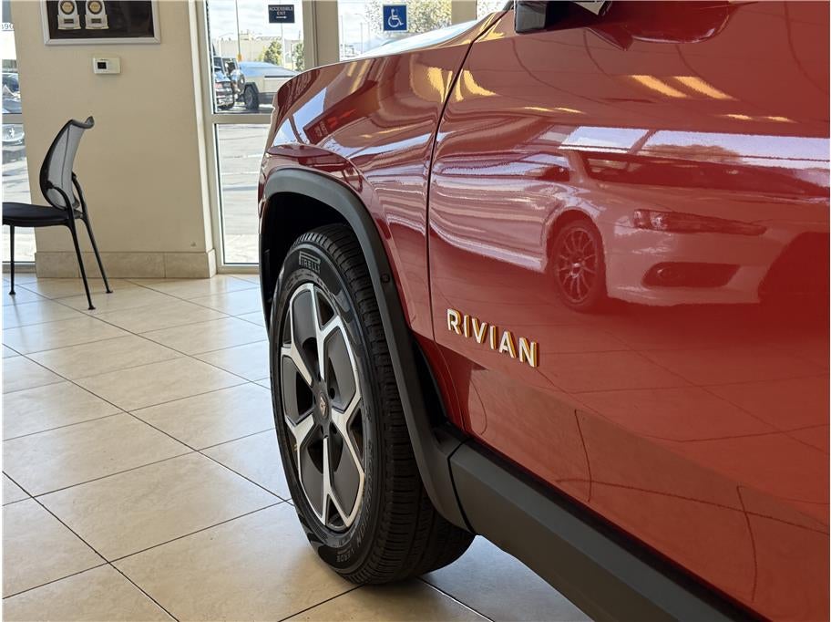 2022 Rivian R1T Adventure Pickup 4D 4 1/2 ft