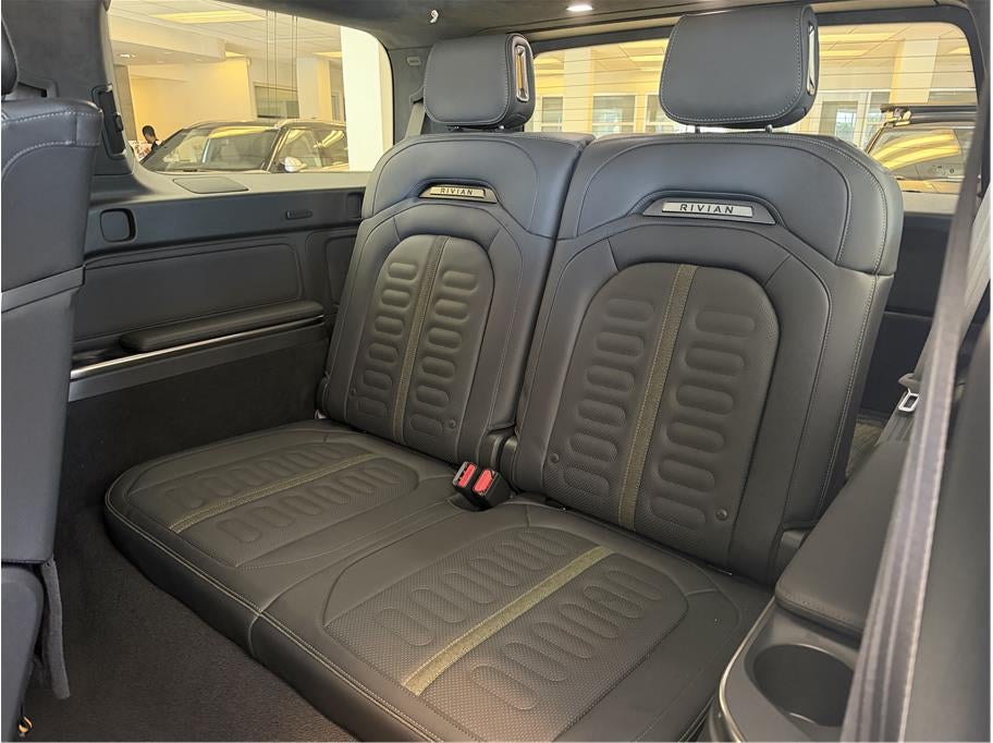 2024 Rivian R1S Dual Max Sport Utility 4D