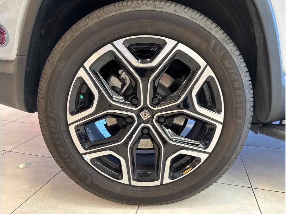 2024 Rivian R1S Dual Large Sport Utility 4D