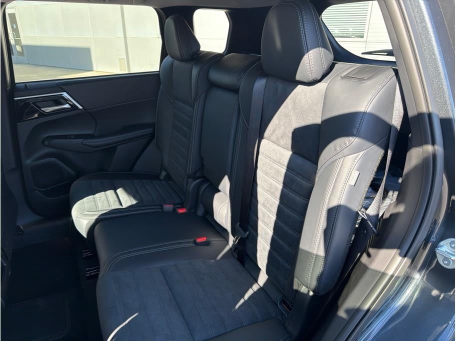 2025 Mitsubishi Outlander PHEV SE