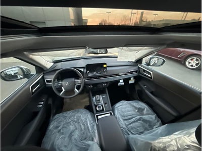 2025 Mitsubishi Outlander PHEV SE Tech Package
