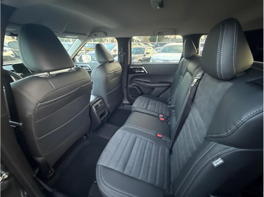 2025 Mitsubishi Outlander PHEV SE