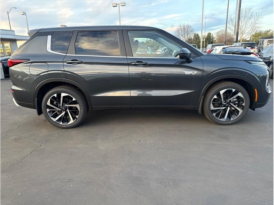 2025 Mitsubishi Outlander PHEV SE