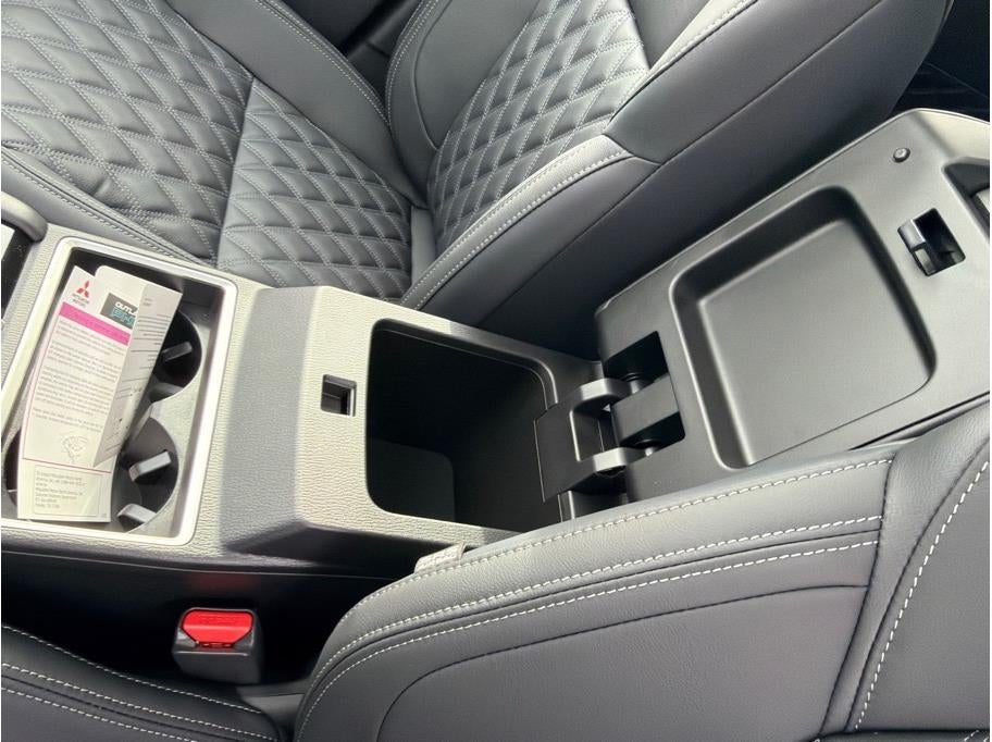 2025 Mitsubishi Outlander PHEV SEL