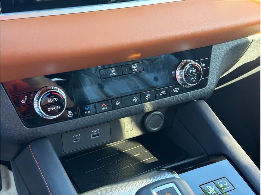 2025 Mitsubishi Outlander PHEV SEL Premium Package