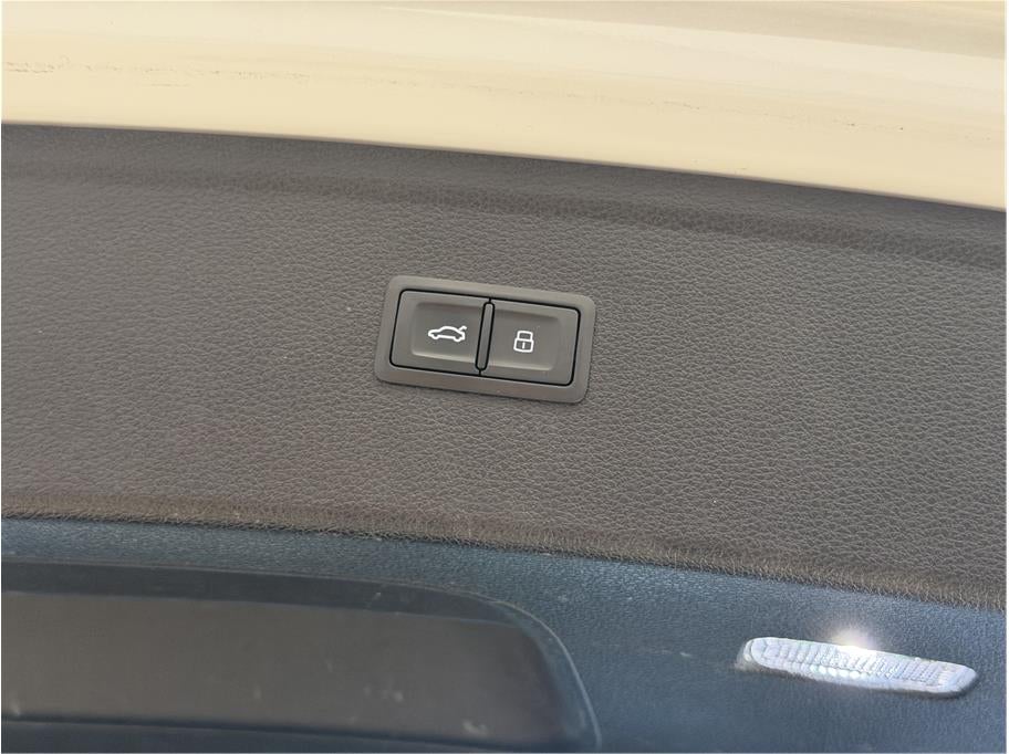 2021 Audi Q5 55 TFSI e Prestige Sport Utility 4D