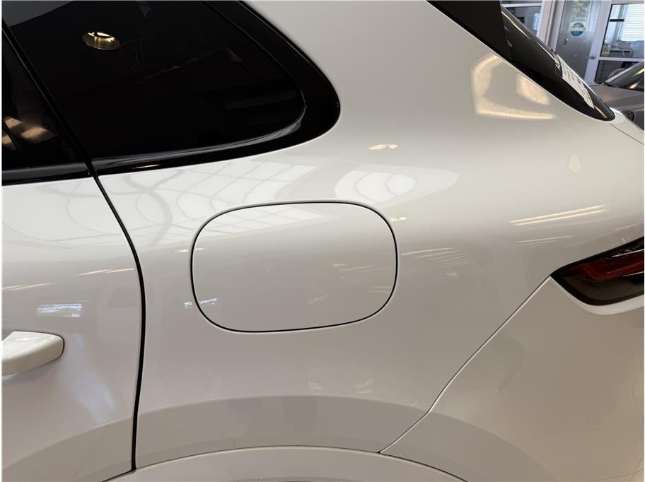 2022 Porsche Cayenne E-Hybrid Sport Utility 4D