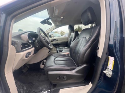 2023 Chrysler Pacifica Hybrid Touring L Van 4D