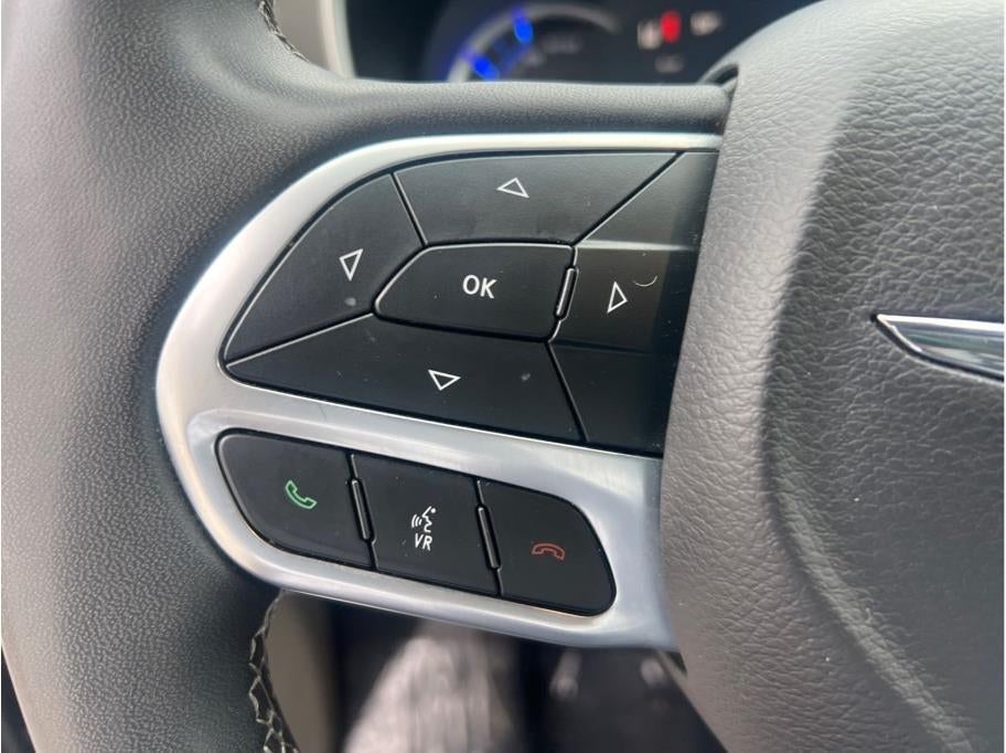 2023 Chrysler Pacifica Hybrid Touring L Van 4D