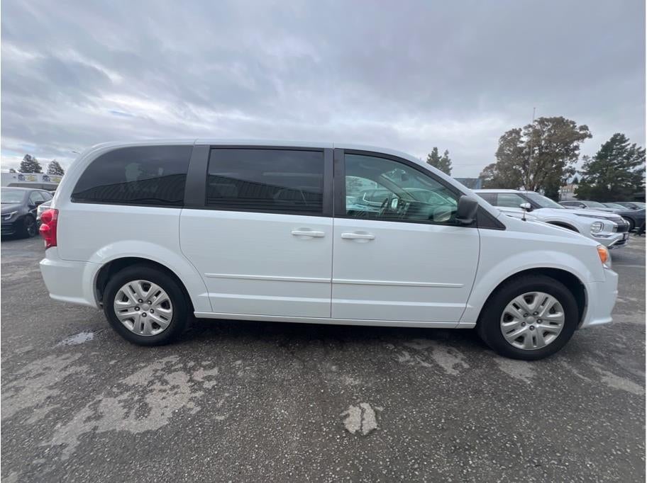 2017 Dodge Grand Caravan Passenger SE Minivan 4D