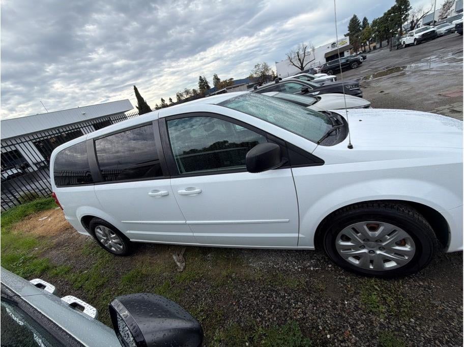 2017 Dodge Grand Caravan Passenger SE Minivan 4D