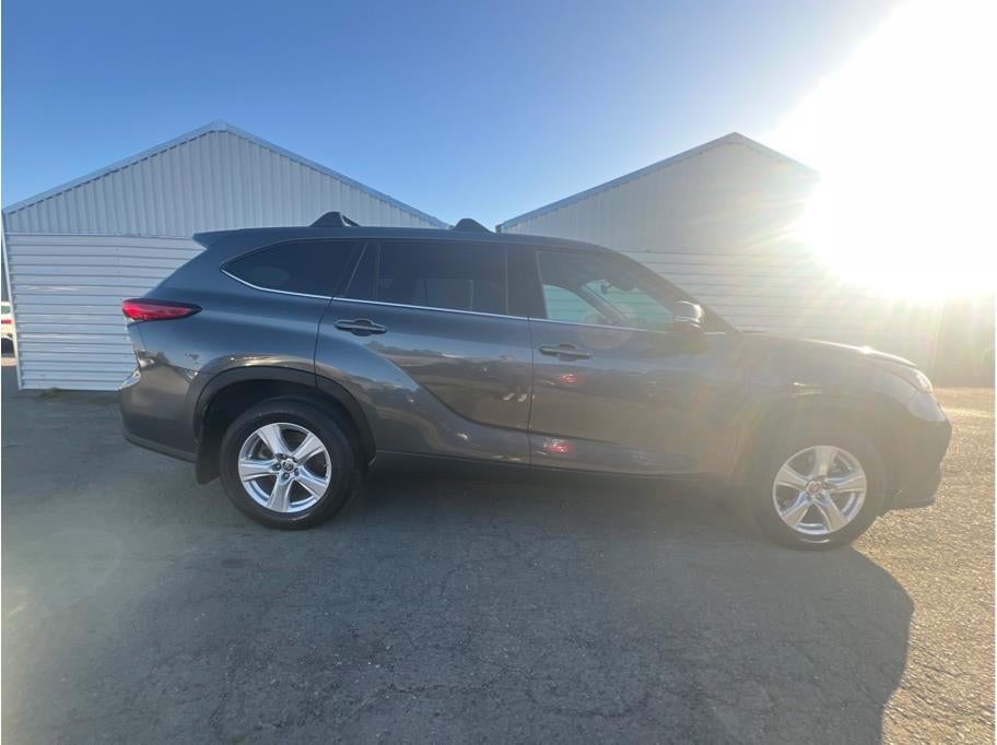 2022 Toyota Highlander L Sport Utility 4D