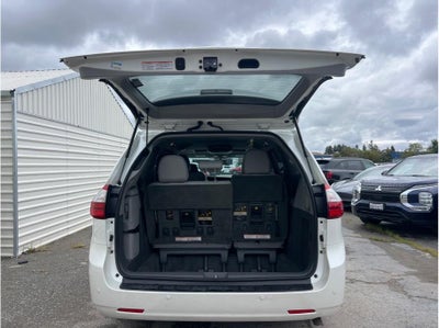2016 Toyota Sienna XLE Minivan 4D