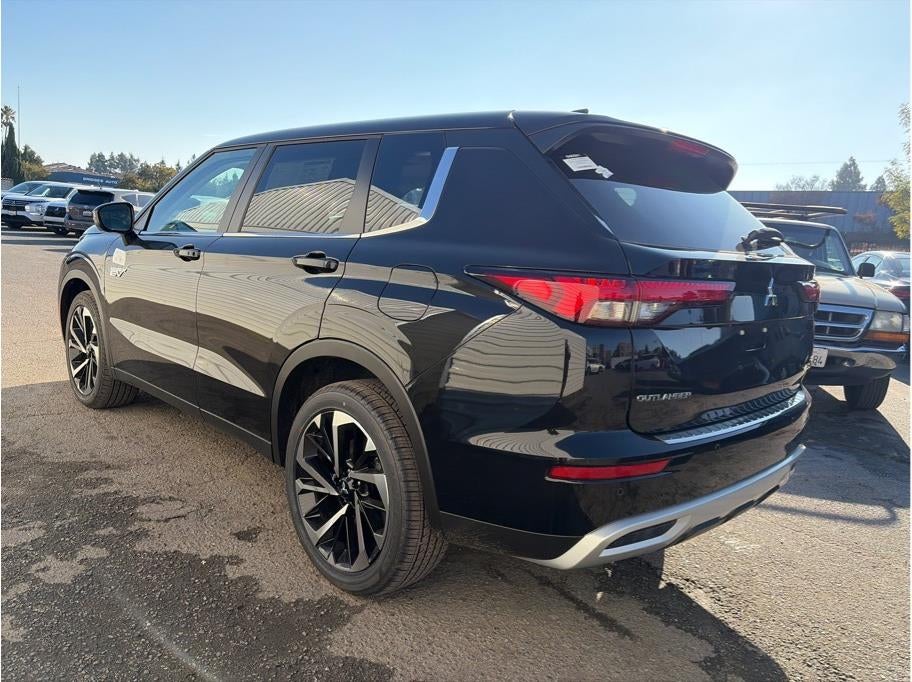 2025 Mitsubishi Outlander PHEV SE