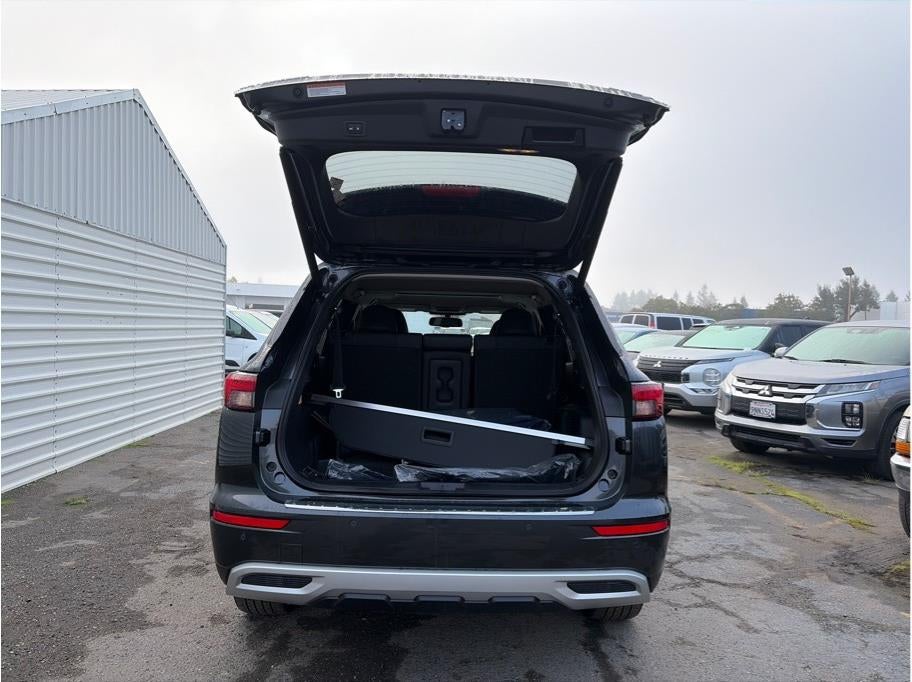 2025 Mitsubishi Outlander PHEV SE