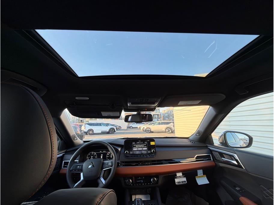 2025 Mitsubishi Outlander PHEV SEL Premium Package