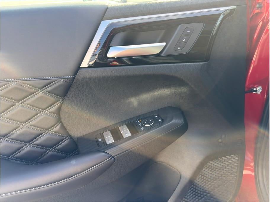 2025 Mitsubishi Outlander PHEV SEL