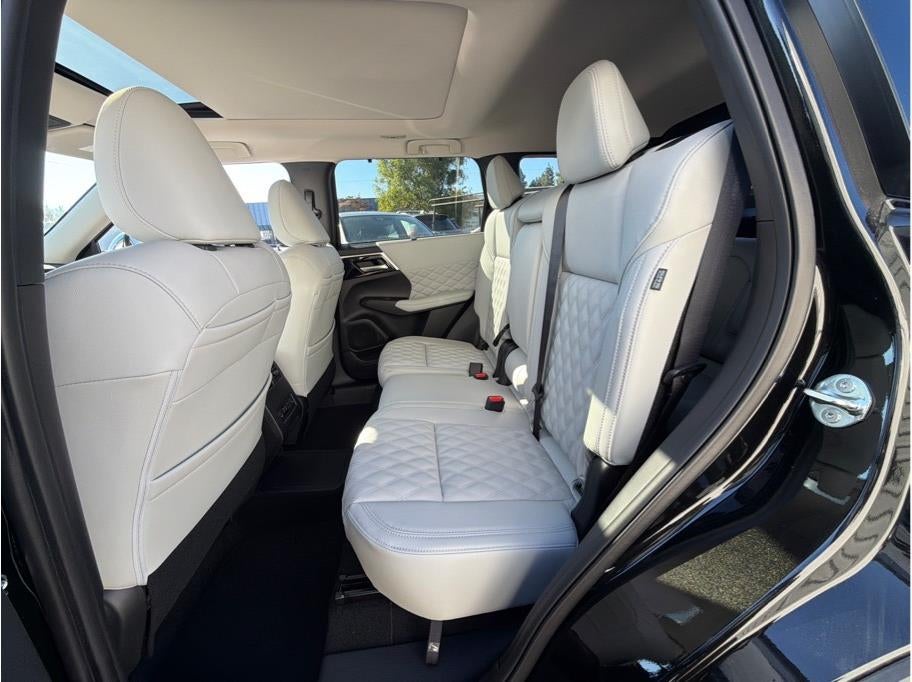 2025 Mitsubishi Outlander PHEV SEL