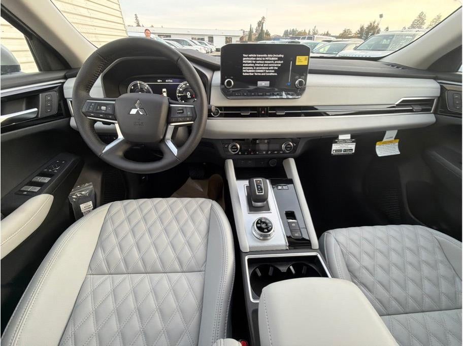 2025 Mitsubishi Outlander PHEV SEL