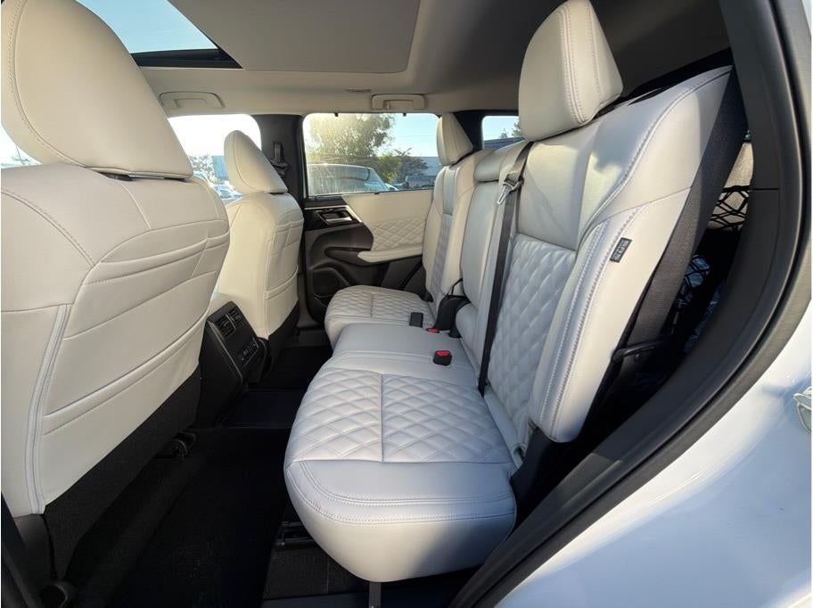 2025 Mitsubishi Outlander PHEV SEL