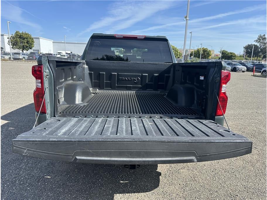 2025 Chevrolet Silverado 1500 Crew Cab LT Pickup 4D 5 3/4 ft
