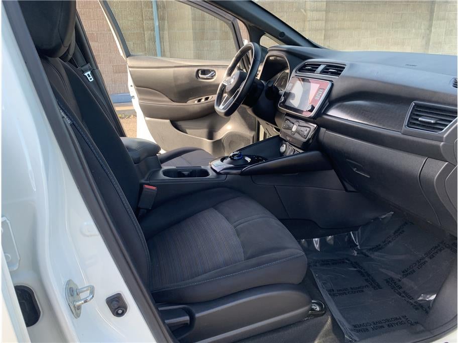 2022 Nissan LEAF SV Hatchback 4D