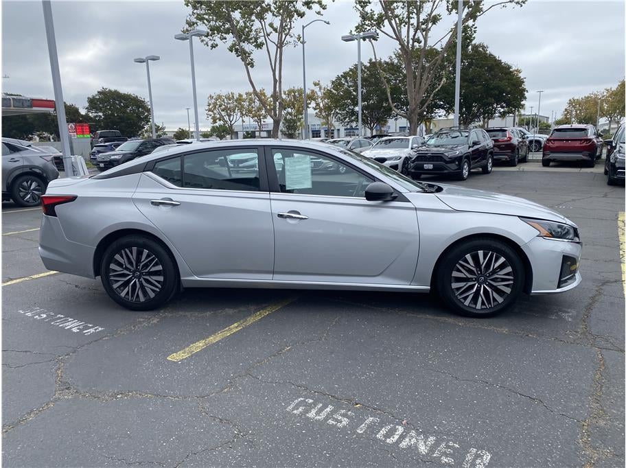 2024 Nissan Altima 2.5 SV Sedan 4D