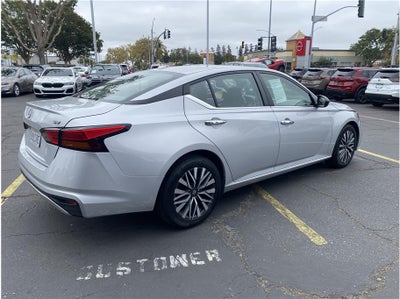 2024 Nissan Altima 2.5 SV Sedan 4D