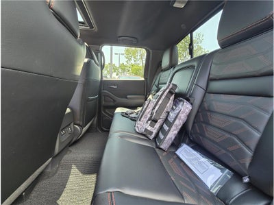 2025 Nissan Frontier Crew Cab PRO-4X Pickup 4D 5 ft