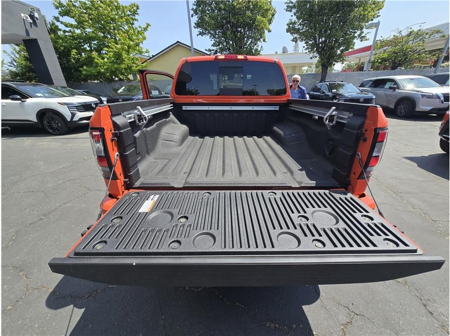2025 Nissan Frontier Crew Cab PRO-4X Pickup 4D 5 ft
