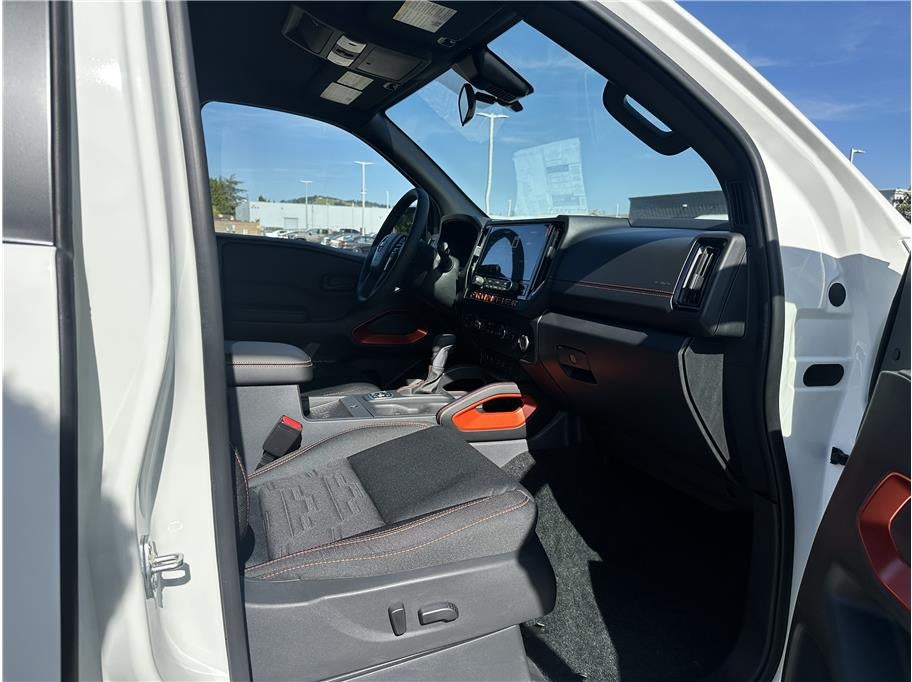 2026 Nissan Frontier Crew Cab PRO-4X Pickup 4D 5 ft