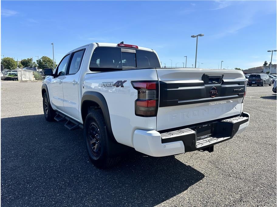2026 Nissan Frontier Crew Cab PRO-4X Pickup 4D 5 ft