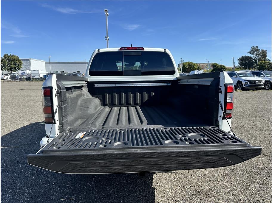 2026 Nissan Frontier Crew Cab PRO-4X Pickup 4D 5 ft