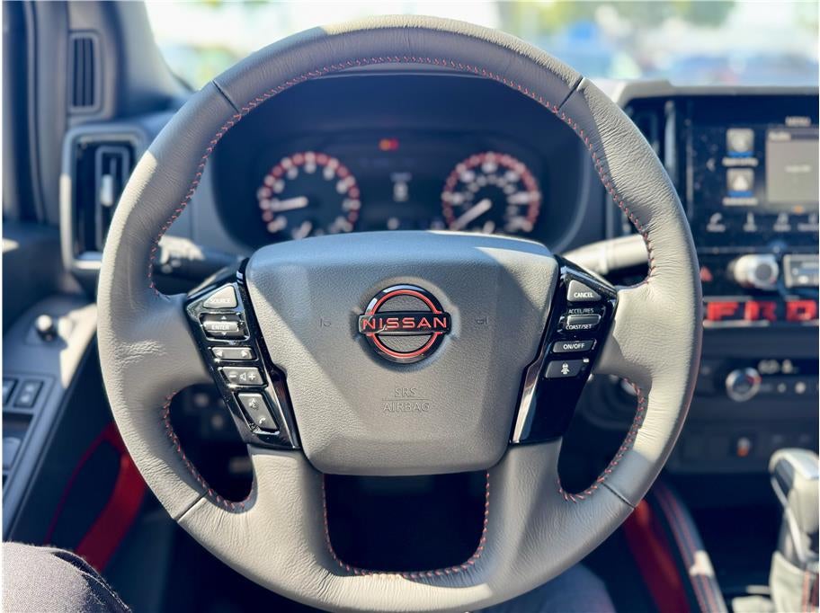 2025 Nissan Frontier Crew Cab PRO-4X Pickup 4D 5 ft