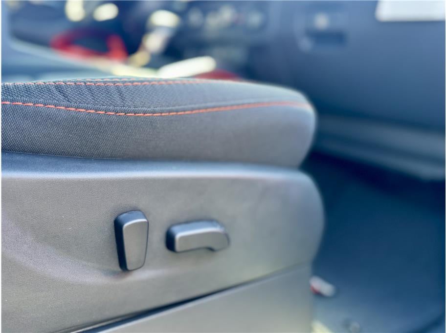 2025 Nissan Frontier Crew Cab PRO-4X Pickup 4D 5 ft