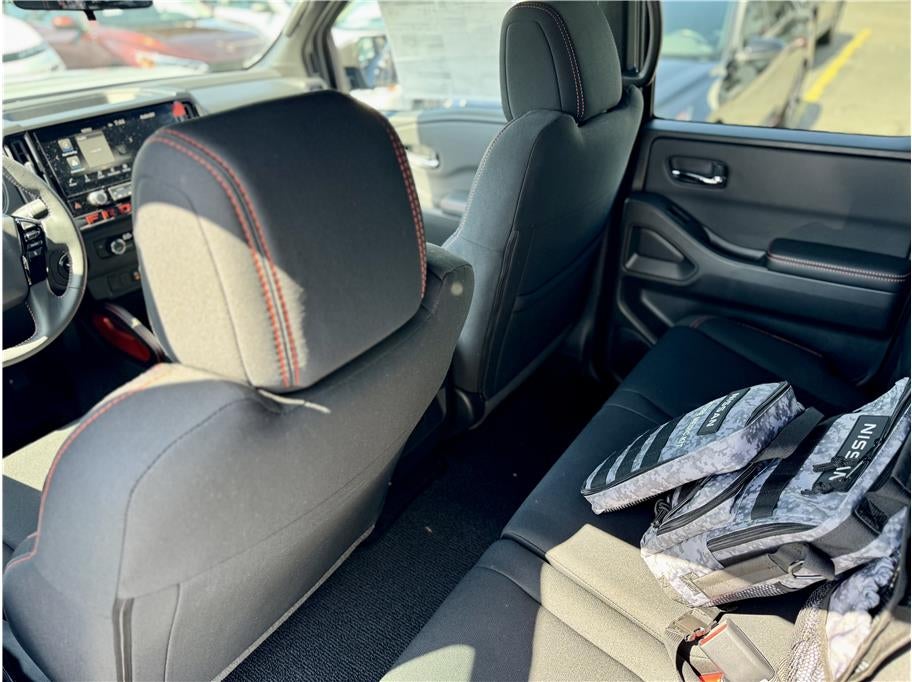 2025 Nissan Frontier Crew Cab PRO-4X Pickup 4D 5 ft