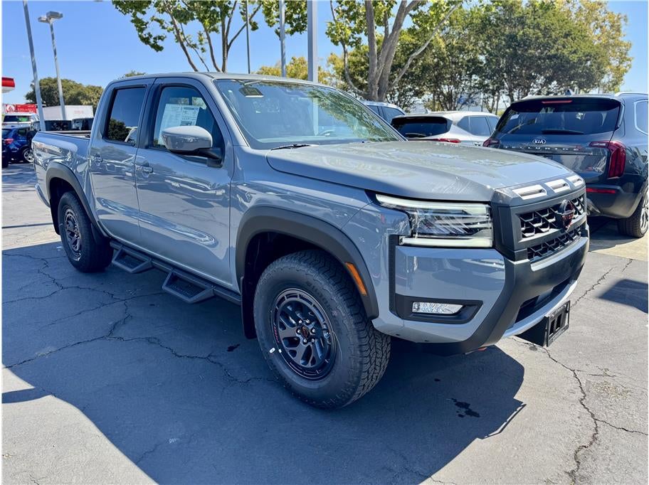 2025 Nissan Frontier Crew Cab PRO-4X Pickup 4D 5 ft